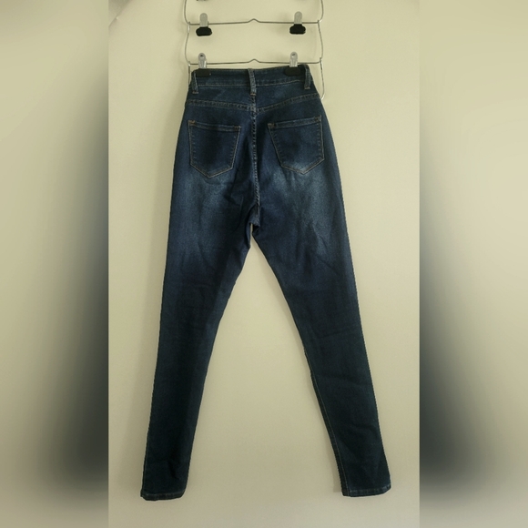 Blue Jeans - Picture 3 of 5